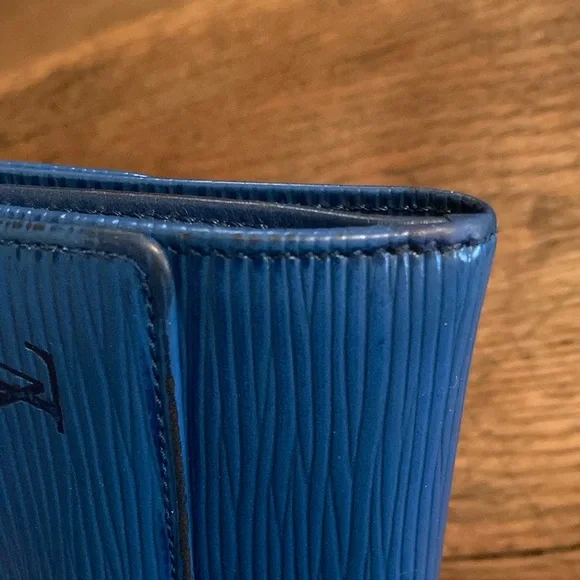 Louis Vuitton Paris Epi Porte Feiulle Elise Bifold Wallet with COA - Picture 14 of 15